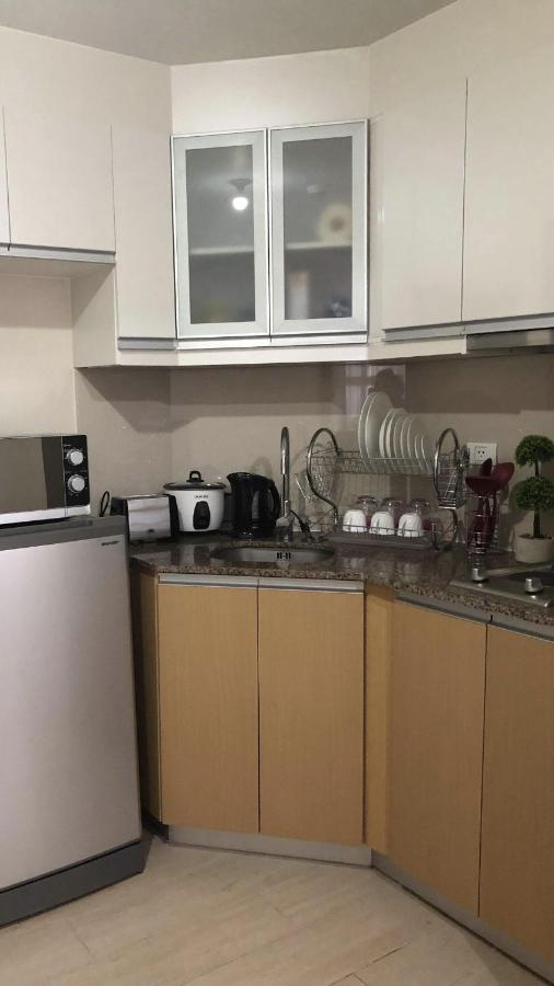 Robles' Unit At 81 Newport Boulevard Manila Exterior photo