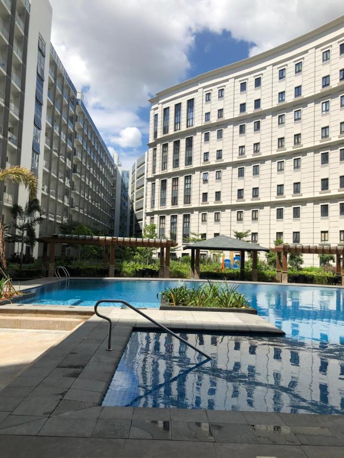 Robles' Unit At 81 Newport Boulevard Manila Exterior photo