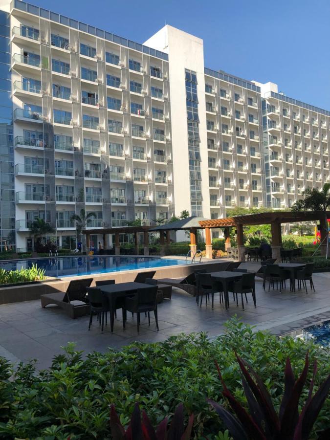 Robles' Unit At 81 Newport Boulevard Manila Exterior photo